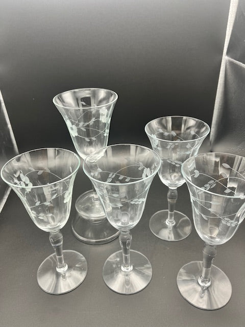 VINTAGE Mid to Early Century Floral Etched Wine Glasses - Set of 7 - Rare Find!