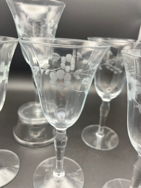 VINTAGE Mid to Early Century Floral Etched Wine Glasses - Set of 7 - Rare Find!