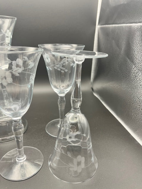 VINTAGE Mid to Early Century Floral Etched Wine Glasses - Set of 7 - Rare Find!